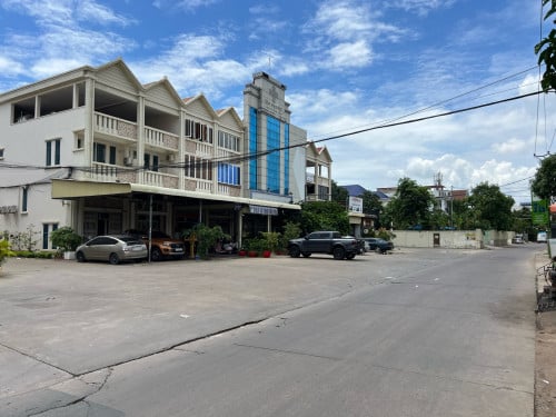 ផ្ទះលក់ប្រញាប់ 220000$ លក់តែ 165000$