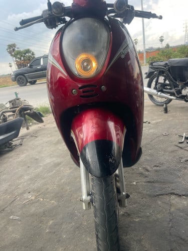 ម៉ូតូលក់ម៉ាសុីនស្អាតជិះស្រួលលក់380$ចចារ