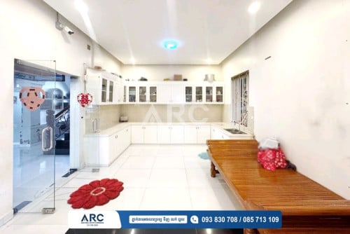 វីឡាទោលកែងលក់បន្ទាន់នៅក្នុងបុរី វិមានភ្នំពេញ 598