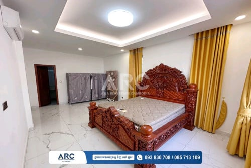វីឡាទោលកែងលក់បន្ទាន់នៅក្នុងបុរី វិមានភ្នំពេញ 598