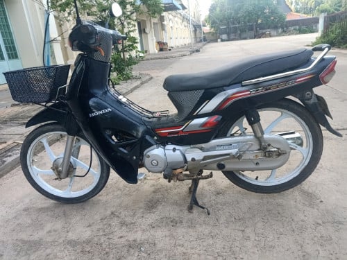 ម៉ូតូលក់ 730$អាសង់ឆ្នាំ 2010នៅសានុំមានពន្ធកាតគ្រីត្រឹមត្រូវម៉ាសុីនស្ងាត់ល្អជិះស្រួល/092 614964 /