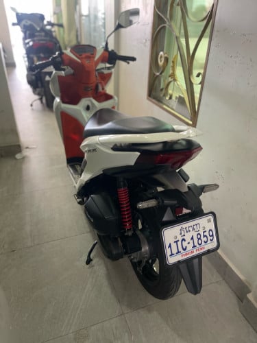 ស្អាត់បងៗClick020.150cc