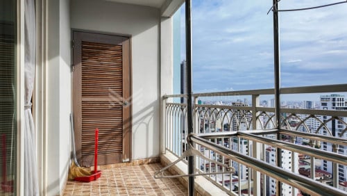 #ForRent 1- Bedroom apartment at De Castle Royal. Bkk1