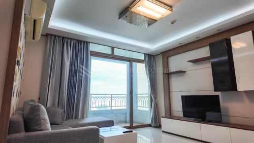 #ForRent 1- Bedroom apartment at De Castle Royal. Bkk1