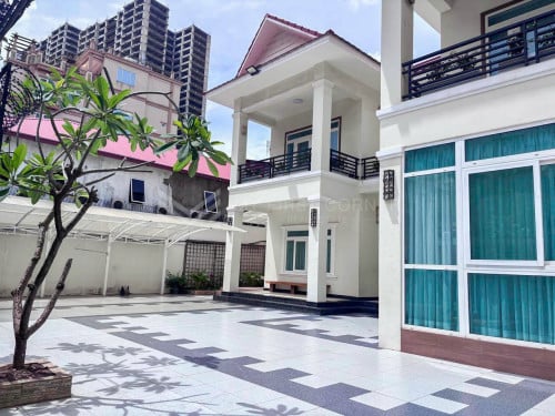 #Forrent 🏠Villa for rent in Toul Tompong