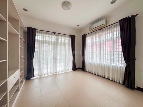 #Forrent 🏠Villa for rent in Toul Tompong