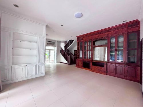 #Forrent 🏠Villa for rent in Toul Tompong