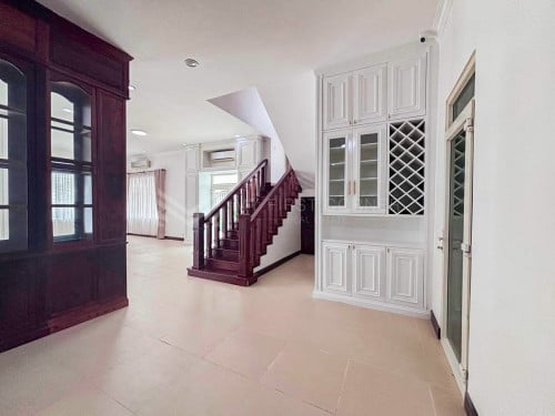 #Forrent 🏠Villa for rent in Toul Tompong