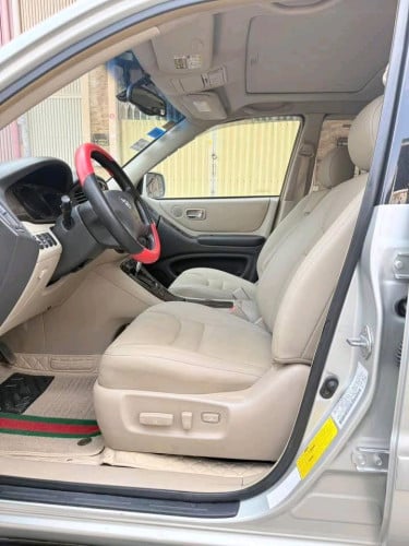 ឡាន Highlander ឆ្នាំ03 V6 ប៉ុង2 fuii ពេញ រៀបចំហើយស្អាតអត់បុកអត់ប៉ះ សាច់ដែកខ្ចីញ៉េញ