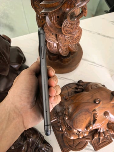 ចង់​លក់ឬដូរiphone 11 128G ជាមួយ​ Android​ phone