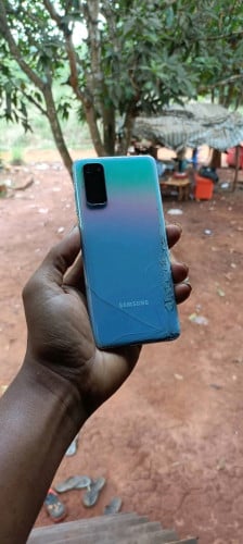 ចង់រឺដូរ យក iPhone