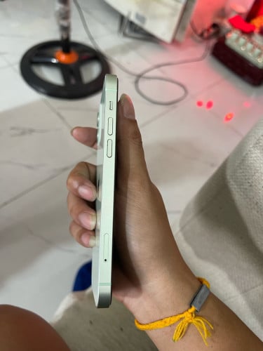 លក់iPhone 12 64G 99%សានុំសុីនធានាជូន