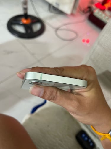 លក់iPhone 12 64G 99%សានុំសុីនធានាជូន