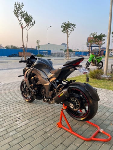 ចង់លក់ Kawasaki Z1000 ឆ្នាំ 2020 ពន្ធពេញឆ្នាំ