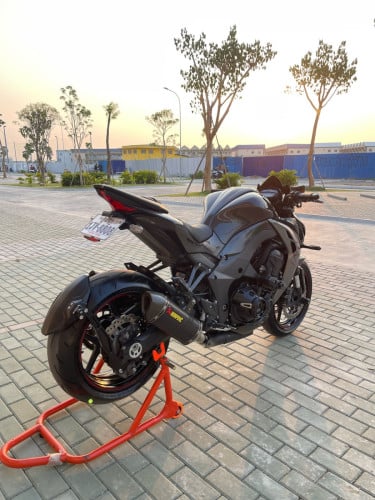 ចង់លក់ Kawasaki Z1000 ឆ្នាំ 2020 ពន្ធពេញឆ្នាំ