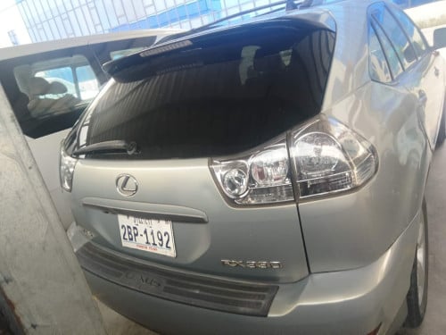 រថយន្ត Lexus ឆ្នាំ 2005 មួយគ្រឿងសម្រាប់លក់ ក្នុងតម្លៃ 17,000 ដុល្លារអាមេរិក មិនតម្រូវឱ្យមានការចរចាទ