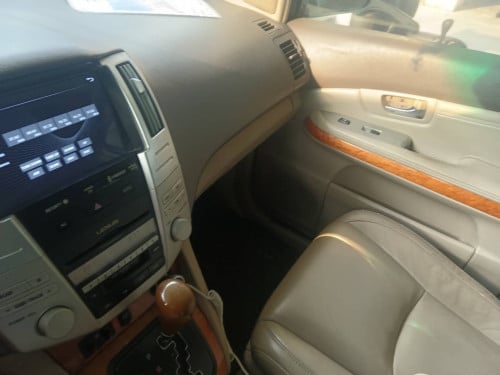 រថយន្ត Lexus ឆ្នាំ 2005 មួយគ្រឿងសម្រាប់លក់ ក្នុងតម្លៃ 17,000 ដុល្លារអាមេរិក មិនតម្រូវឱ្យមានការចរចាទ