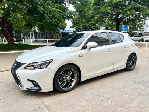 ចង់លក់ Lexus CT 200H Fsport