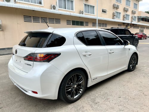 ចង់លក់ Lexus CT 200H Fsport