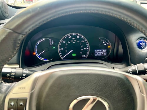 ចង់លក់ Lexus CT 200H Fsport