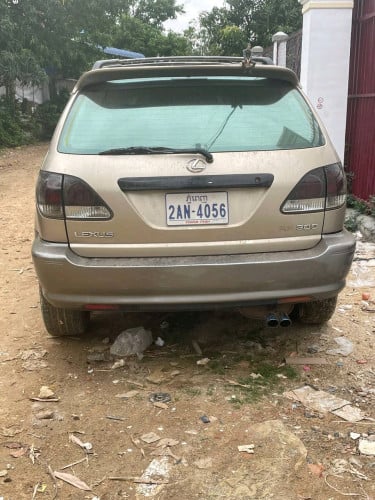 កាត់បានក្តៅLexus RX300 year 2000 ប៉ុង1ឡានស្អាត ឯកសារគ្រប់តំលៃ8600$ ចុះបានតិចតួច0966074444