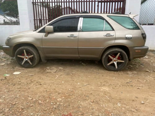 កាត់បានក្តៅLexus RX300 year 2000 ប៉ុង1ឡានស្អាត ឯកសារគ្រប់តំលៃ8600$ ចុះបានតិចតួច0966074444