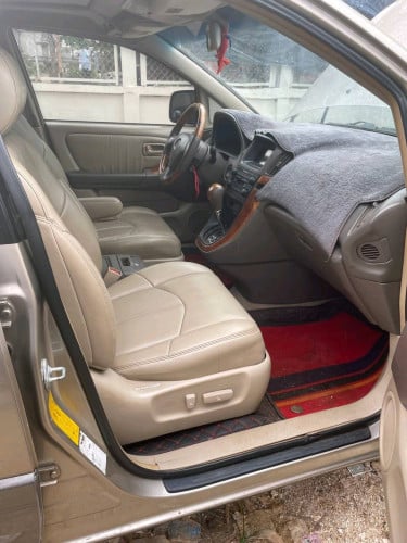 កាត់បានក្តៅLexus RX300 year 2000 ប៉ុង1ឡានស្អាត ឯកសារគ្រប់តំលៃ8600$ ចុះបានតិចតួច0966074444