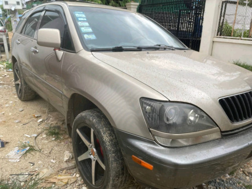 កាត់បានក្តៅLexus RX300 year 2000 ប៉ុង1ឡានស្អាត ឯកសារគ្រប់តំលៃ8600$ ចុះបានតិចតួច0966074444