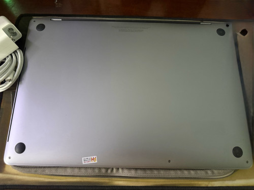 លក់ MacBook Pro 2017 15 inch