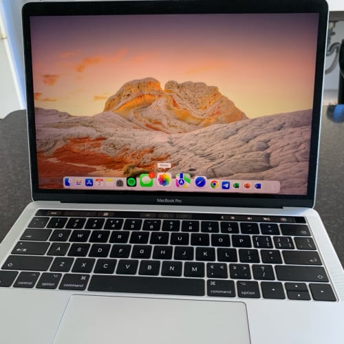 លក់​ MacBook Pro ប្រេីផ្ទាល់ខ្លួន​ សេរីឆ្នាំ​ 2017 Touch Bar 13”