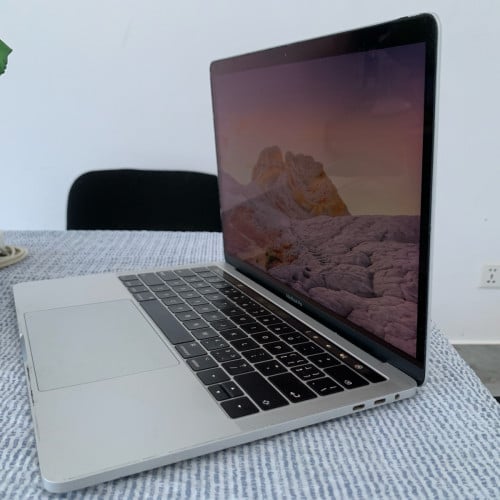 លក់​ MacBook Pro ប្រេីផ្ទាល់ខ្លួន​ សេរីឆ្នាំ​ 2017 Touch Bar 13”