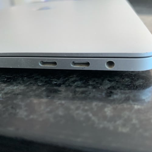 លក់​ MacBook Pro ប្រេីផ្ទាល់ខ្លួន​ សេរីឆ្នាំ​ 2017 Touch Bar 13”