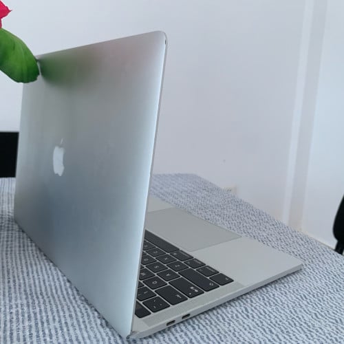 លក់​ MacBook Pro ប្រេីផ្ទាល់ខ្លួន​ សេរីឆ្នាំ​ 2017 Touch Bar 13”
