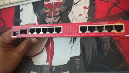 លក់MikroTik RouterBOARD RB2011UiAS-2HnD-IN មួយទឹក (៨០% រន្ធទាំងអស់ដំណើរការល្អ)