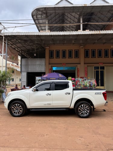 លក់ Nissan Navara ឆ្នាំ2016 ប៉ុង1 លេខអូតូ ប្រើម៉ាស៊ូត ឡានស្អាត