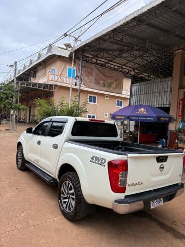លក់ Nissan Navara ឆ្នាំ2016 ប៉ុង1 លេខអូតូ ប្រើម៉ាស៊ូត ឡានស្អាត