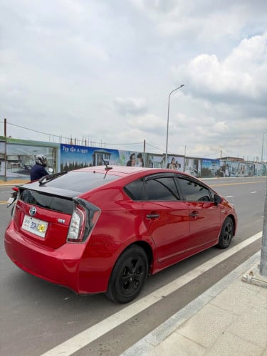 ចង់លក់ Prius 2013 OPTION 3 ពណ៍ក្រហម