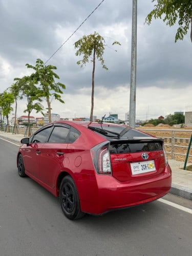 ចង់លក់ Prius 2013 OPTION 3 ពណ៍ក្រហម