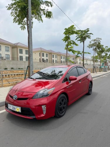 ចង់លក់ Prius 2013 OPTION 3 ពណ៍ក្រហម