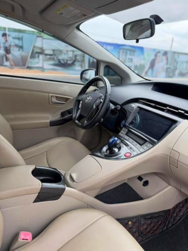 ចង់លក់ Prius 2013 OPTION 3 ពណ៍ក្រហម