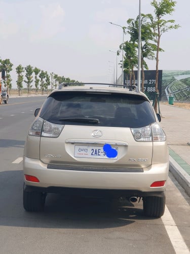 ឡានលក់RX330ឆ្នាំ04លក់ដូរស៊េរី