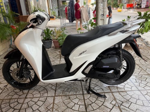 លក់ Sh125CC ឆ្នាំផលិត2022 ម៉ូតូនៅស្អាត20000គីឡូ តំលៃ(1XXX$អត់ទាន់បូកពន្ធ)(2XXX$បូកបញ្ចូលពន្ធរួច)