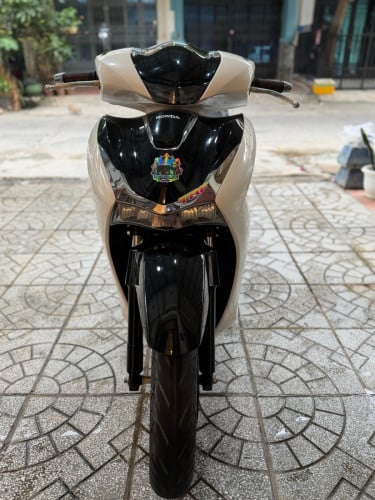 លក់ Sh125CC ឆ្នាំផលិត2022 ម៉ូតូនៅស្អាត20000គីឡូ តំលៃ(1XXX$អត់ទាន់បូកពន្ធ)(2XXX$បូកបញ្ចូលពន្ធរួច)