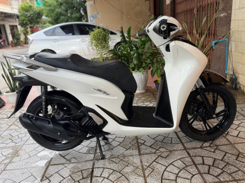 លក់ Sh125CC ឆ្នាំផលិត2022 ម៉ូតូនៅស្អាត20000គីឡូ តំលៃ(1XXX$អត់ទាន់បូកពន្ធ)(2XXX$បូកបញ្ចូលពន្ធរួច)