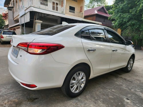 លក់​ TOYOTA​ VIOS ឆ្នាំ019 នាក់ប្រើស្រីន១ជុំ ម្ចាស់ដើម​ ទី១