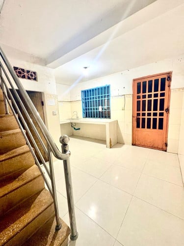 ✅ផ្ទះល្វែង សម្រាប់ជួល ម្តុំសំណង់១២ ទួលគោក (Code: R-00194)