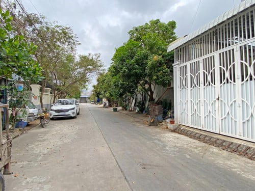 🏘ឃ្លាំង នៅជិតបុរី ពិភពថ្មីចំការដូង1 ត្រូវការលក់បន្ទាន់ខ្លាំង