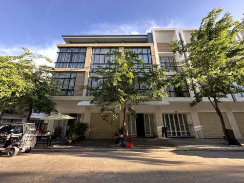 🏦ផ្ទះអាជីវកម្មសម្រាប់លក់ នៅក្នុងបុរីប៉េងហួតបឹងស្នោរ ( គម្រោង ប៉ូឡារីស2)