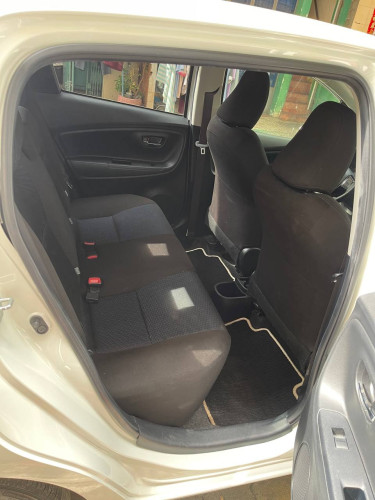 មហាថ្មី Vitz 2012 Full Option
