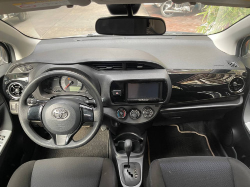 មហាថ្មី Vitz 2012 Full Option